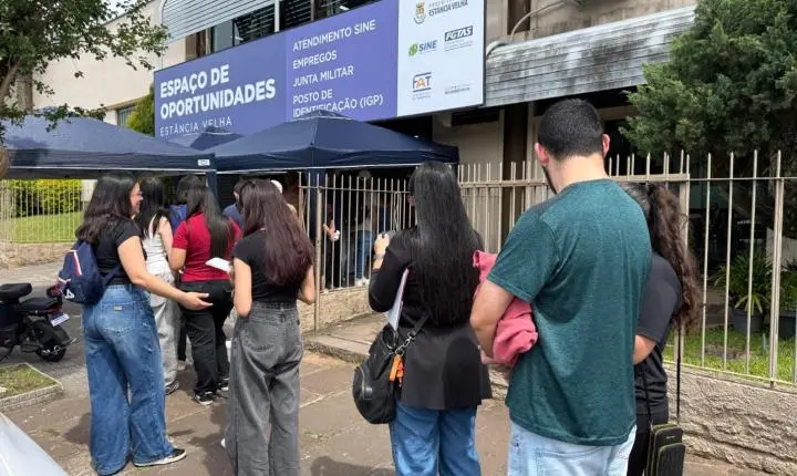 Feirão de Empregos do SINE encaminha mais de 100 candidatos a vagas de trabalho