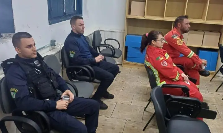 GCM de Estância Velha e Bombeiros de Nova Hartz fazem força-tarefa com cão farejador para buscar homem desaparecido