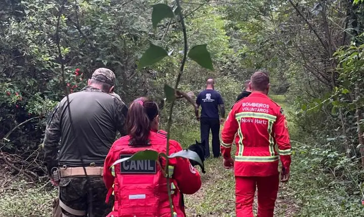 GCM de Estância Velha e Bombeiros de Nova Hartz fazem força-tarefa com cão farejador para buscar homem desaparecido