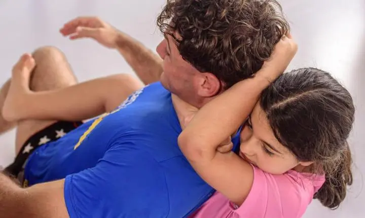 Go Fight Artes Marciais realiza evento alusivo ao Outubro Rosa em Estância Velha 