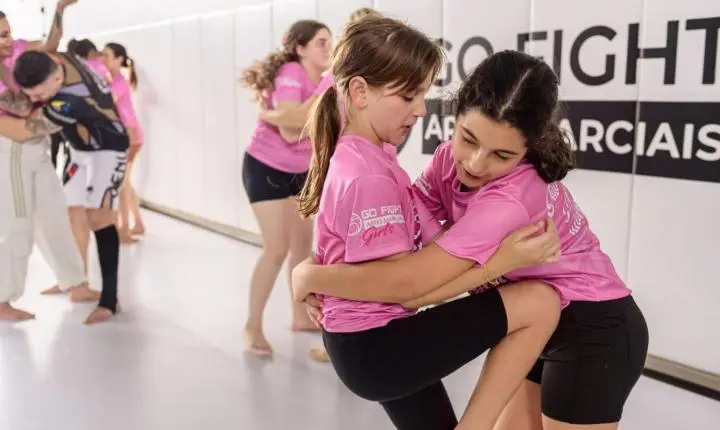 Go Fight Artes Marciais realiza evento alusivo ao Outubro Rosa em Estância Velha 