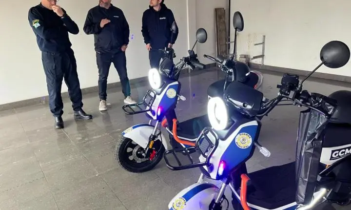 Guarda Civil Municipal recebe doação de moto elétrica para patrulhamento preventivo