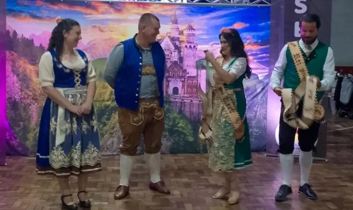 Jantar-Baile de Pre-Kerb do Flor da Rosa é sucesso e inspiração 