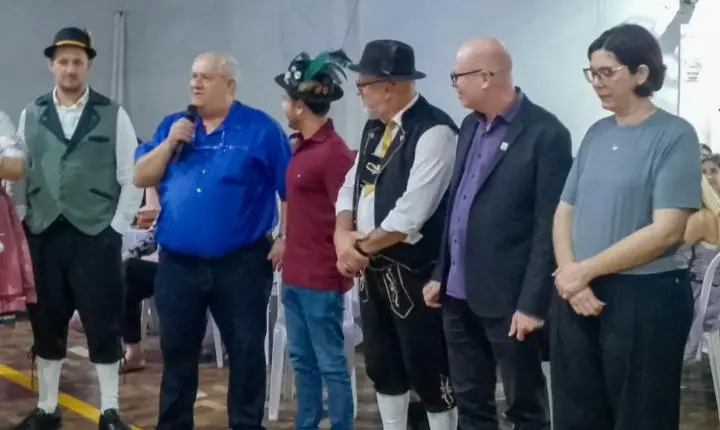 Jantar-Baile de Pre-Kerb do Flor da Rosa é sucesso e inspiração 