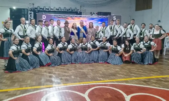 Jantar-Baile de Pre-Kerb do Flor da Rosa é sucesso e inspiração 