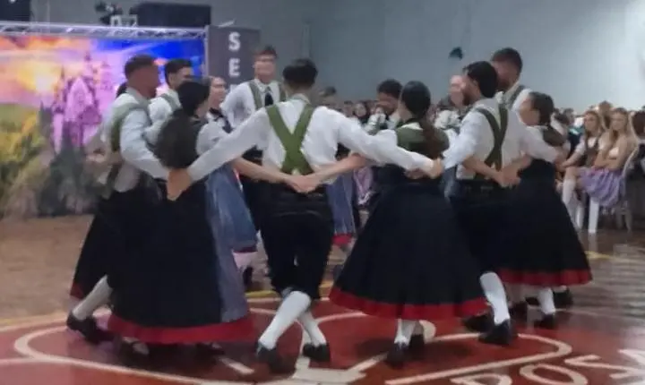 Jantar-Baile de Pre-Kerb do Flor da Rosa é sucesso e inspiração 