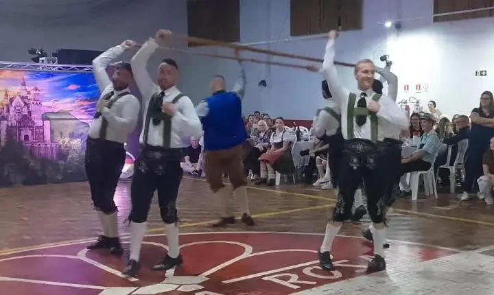 Jantar-Baile de Pre-Kerb do Flor da Rosa é sucesso e inspiração 