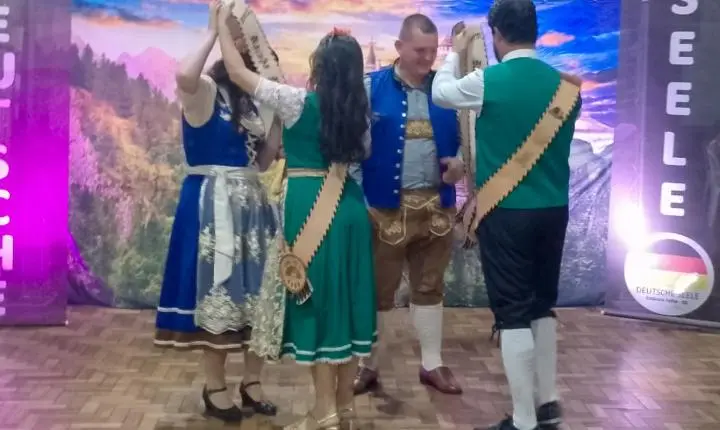 Jantar-Baile de Pre-Kerb do Flor da Rosa é sucesso e inspiração 