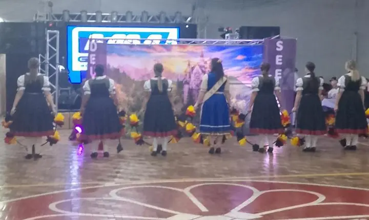 Jantar-Baile de Pre-Kerb do Flor da Rosa é sucesso e inspiração 