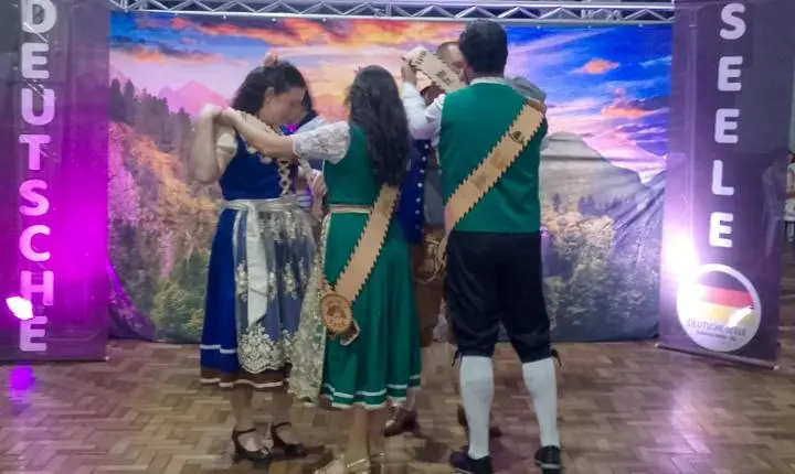 Jantar-Baile de Pre-Kerb do Flor da Rosa é sucesso e inspiração 