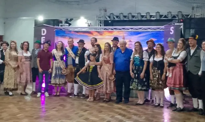 Jantar-Baile de Pre-Kerb do Flor da Rosa é sucesso e inspiração 