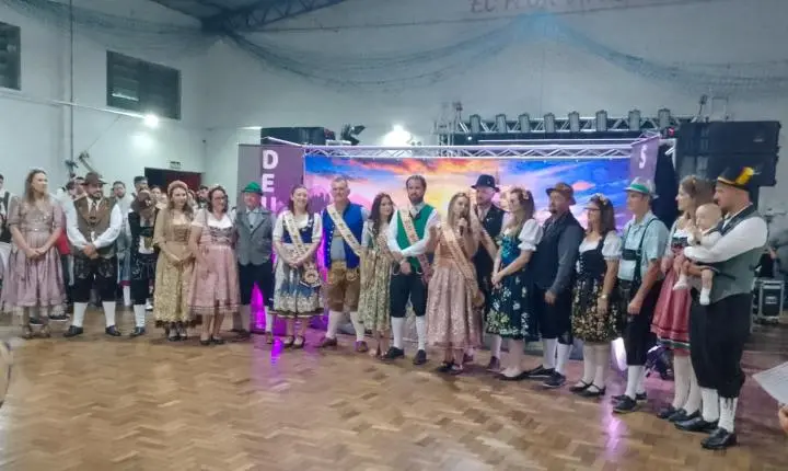 Jantar-Baile de Pre-Kerb do Flor da Rosa é sucesso e inspiração 