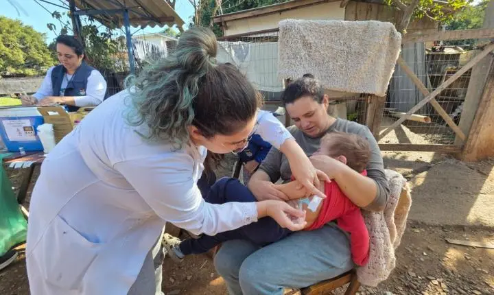 Moradores da Alta Tensão recebem mutirão de vacinação 
