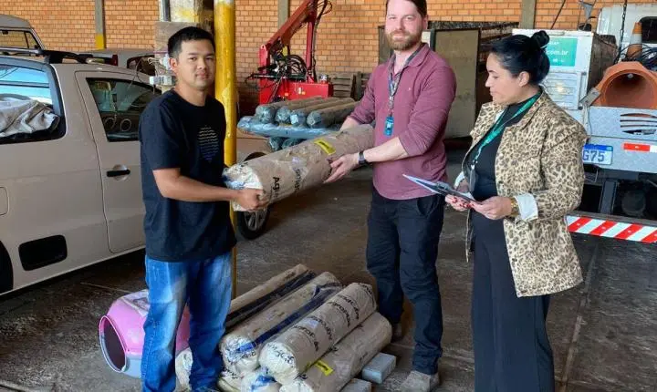 Município entrega insumos e beneficia 69 produtores rurais