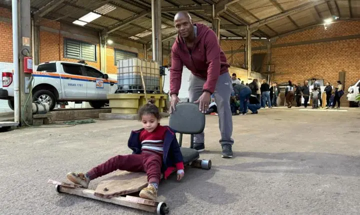 Oficina de carrinho de lomba reúne famílias em noite de integração