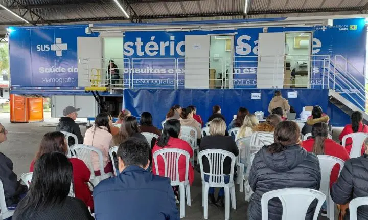 Representante do Ministério da Saúde visita Carreta de Saúde da Mulher em Estância Velha