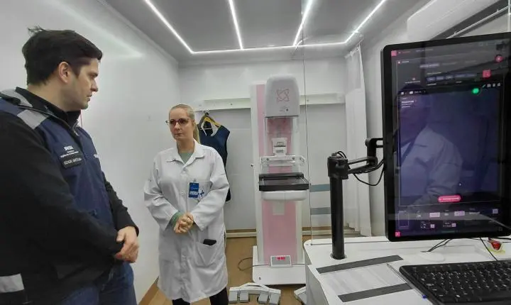 Representante do Ministério da Saúde visita Carreta de Saúde da Mulher em Estância Velha