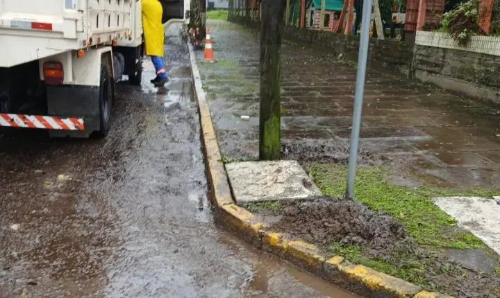 Secretaria de Obras intensifica ações para reparar danos causados pela chuva