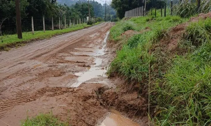 Secretaria de Obras intensifica ações para reparar danos causados pela chuva